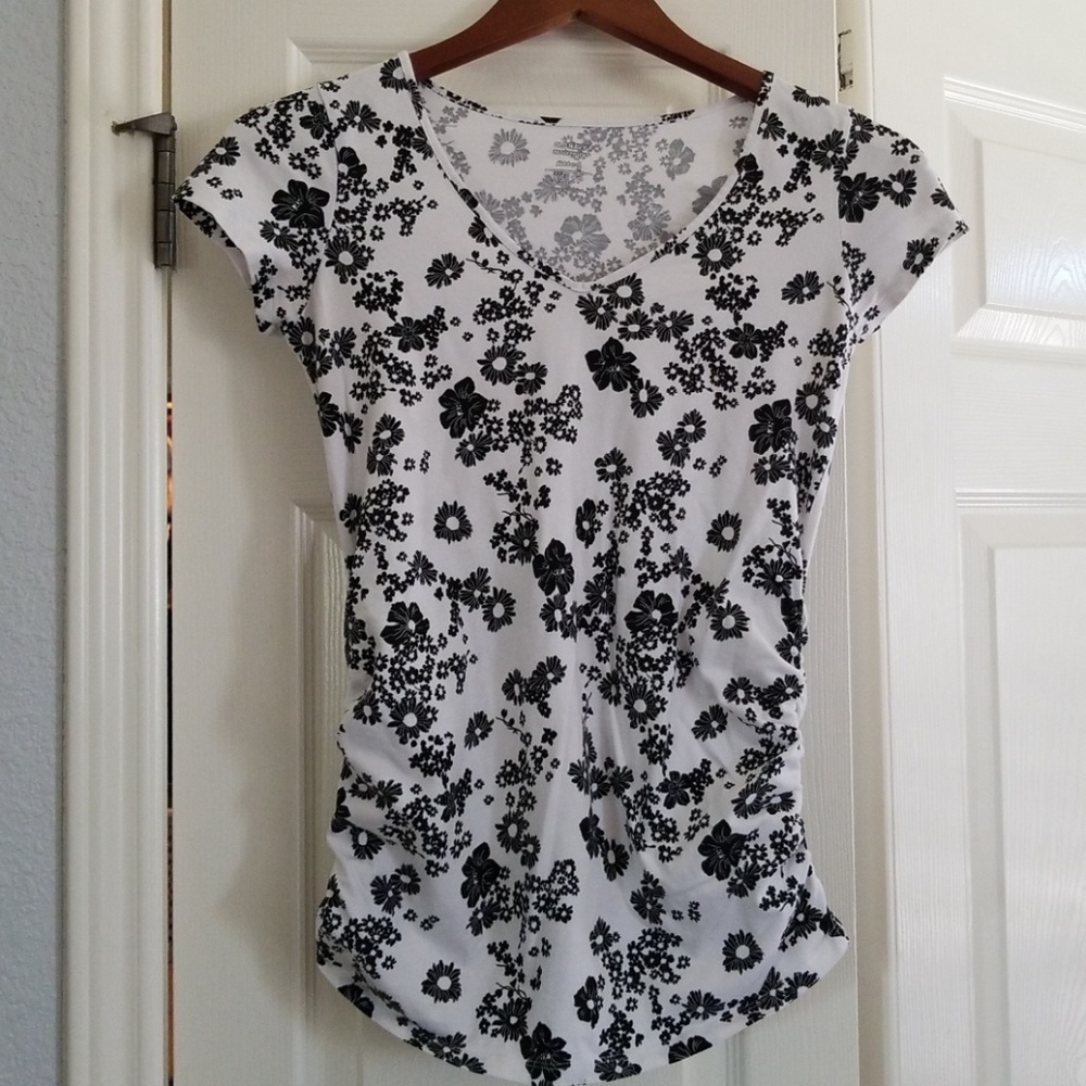 Maternity short sleeved t-shirt